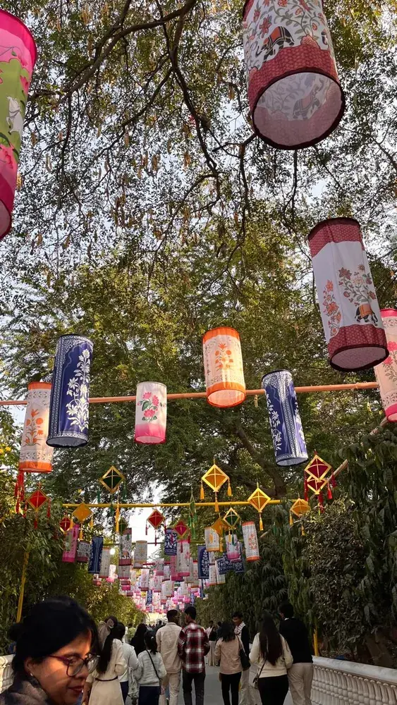 Festive lanterns & cultural colors